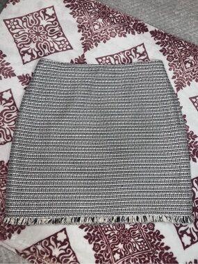LOFT Black & White Tweed Fringe Pencil Skirt (Size 6)